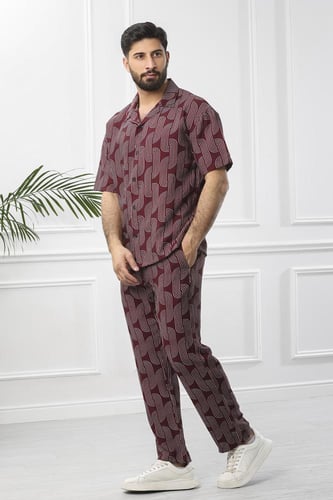 طقم رجالي بحري طويل بنقشات مختلفة طولية وأكمام قصي...