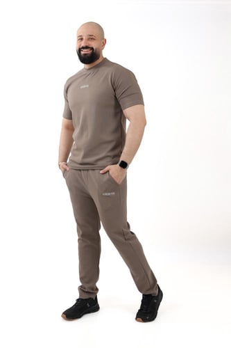 طقم رجالي صيفي كاجوال بنطال مع تيشرت بطبعة كبيرة ع...