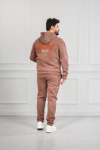 طقم رجالي شتوي دبل كاب فرو وطبعة كتابة كبيرة على ظ...