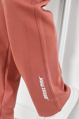 طقم رجالي شتوي دبل كاب فرو بلونين وطبعة على الصدر