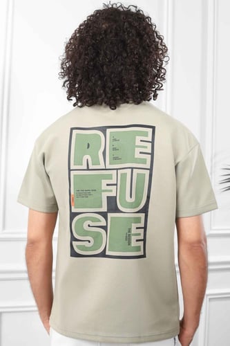 تيشرت رجالي اوفر سايز مزين بطبعة REFUSE متماثلة عل...