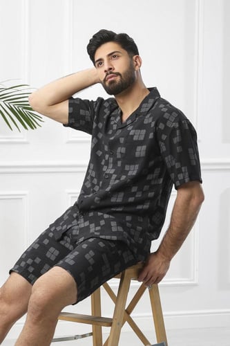 طقم رجالي بحري شورت بنقشات مربعة وأكمام متوسطة الط...