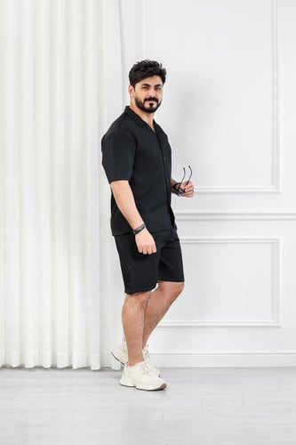 طقم رجالي كاجوال شورت ستن سادة بأكمام متوسطة الطول...