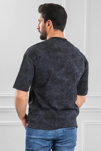 تيشرت رجالي أوفر سايز-مغسول مزين بطبعة بأحرف كبيرة...