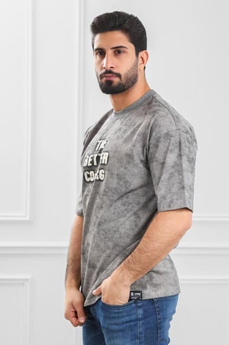 تيشرت رجالي أوفر سايز-مغسول مزين بطبعة بأحرف كبيرة...