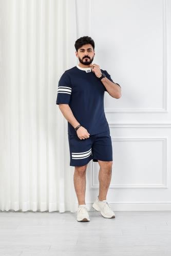 طقم رجالي شورت بأكمام قصيرة وياقة دائرية بيضاء مزي...