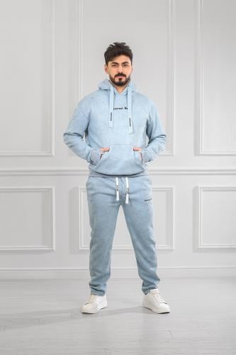 طقم رجالي شتوي بقبعة فرو وطبعات هندسية