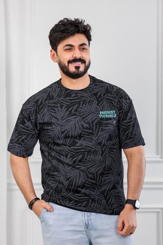 تيشرت رجالي بأكمام قصيرة وياقة دائرية مزين بطبعة ص...