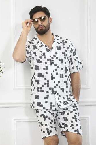 طقم رجالي بحري شورت بنقشات مربعة وأكمام متوسطة الط...