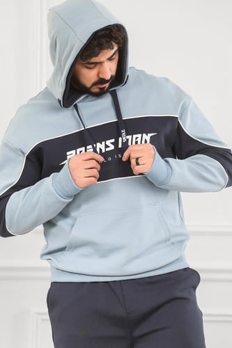 طقم رجالي شتوي دبل كاب فرو بلونين وطبعة على الصدر