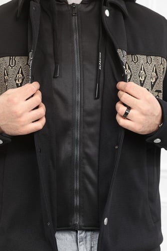 جاكت رجالي شتوي بأزرار معدنية وقبعة بلون مختلف وتط...