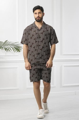 طقم رجالي بحري شورت بنقشات مختلفة طولية وأكمام قصي...