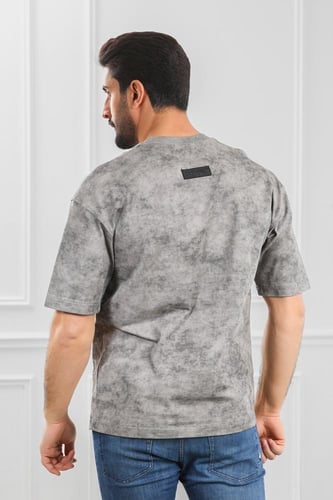 تيشرت رجالي أوفر سايز مغسول مزين بحرف و مدرز على ا...