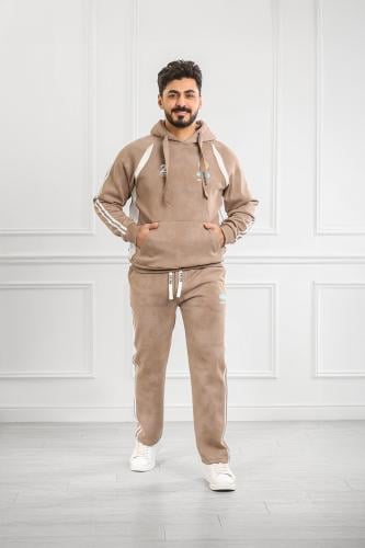 طقم رجالي شتوي بقبعة فرو وطبعة على الظهر