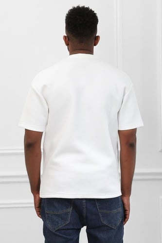 تيشرت رجالي اوفر سايز مزود بطبعة من الأمام وأكمام...