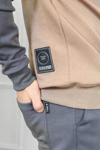 طقم رجالي شتوي دبل كاب بجيب على التيشرت