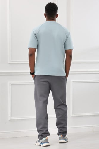 طقم رجالي صيفي كاجوال اوفر سايز مكون من تيشرت بلون...