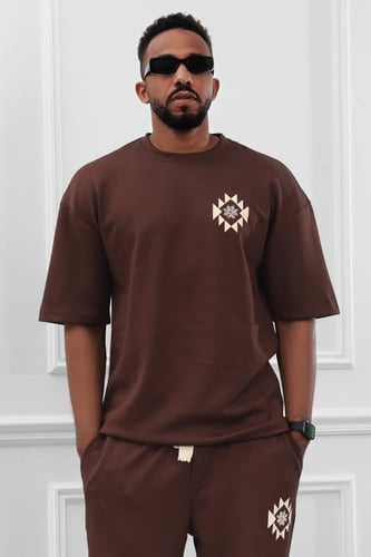 طقم رجالي صيفي كاجوال اوفر سايز مكون من تيشرت و بن...