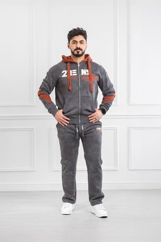 طقم رجالي شتوي دبل كاب فرو بسحاب وطبعة على الصدر