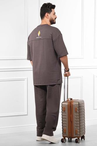 طقم رجالي صيفي كاجوال اوفر سايز بنطال طويل بطبعة ع...