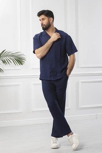 طقم رجالي بحري طويل سادة بأكمام متوسطة الطول مطوية