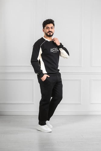 طقم رجالي شتوي بطباعة على الصدر كتابة بأشكال هندسي...