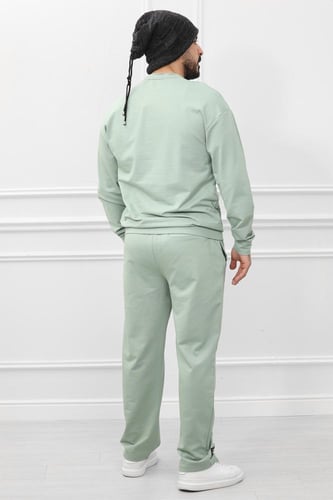 طقم رجالي شتوي كاجوال مزود بطبعة وبنطال واسع