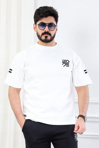 طقم رجالي اوفر سايز نص كم بنطال طويل مزين بطبعة زخ...