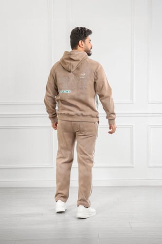 طقم رجالي شتوي بقبعة فرو وطبعة على الظهر