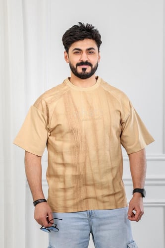 تيشرت رجالي بأكمام قصيرة وياقة دائرية مزين بطبعة W...