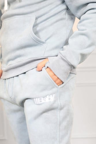 طقم رجالي شتوي دبل كاب فرو وطبعة كتابة كبيرة على ظ...