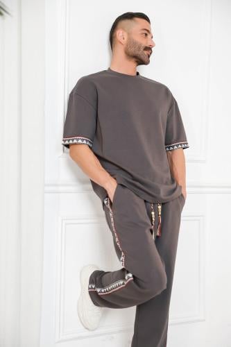 Men's oversized set, half sleeve, long pants, round collar, decorated with Sadu embroidery at the ends of the sleeves and sides of...