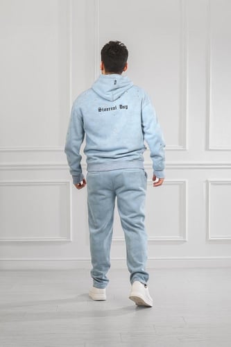 طقم رجالي شتوي بقبعة فرو وطبعات هندسية