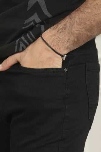 بنطال رجالي عصري جينز كوب ضيق بلون أسود