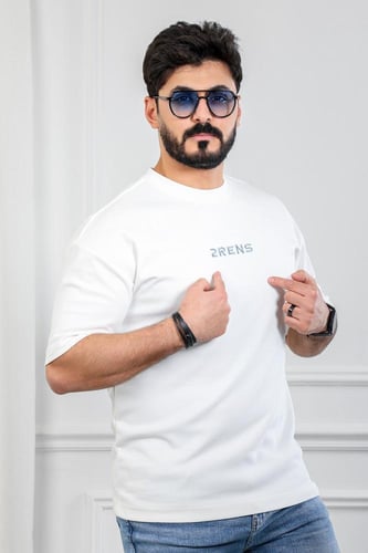 تيشرت رجالي بأكمام قصيرة وياقة دائرية مزين بتوقيع...