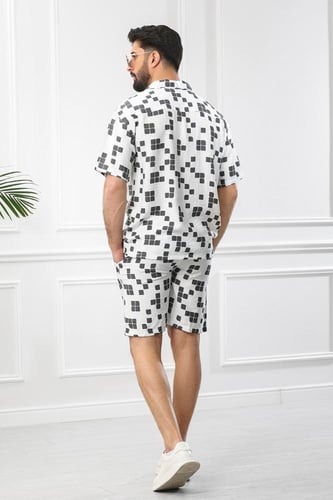 طقم رجالي بحري شورت بنقشات مربعة وأكمام متوسطة الط...