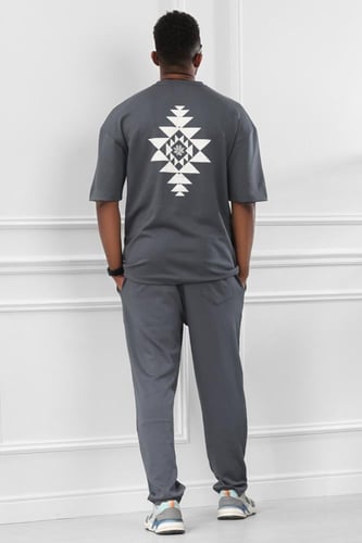 طقم رجالي صيفي كاجوال اوفر سايز مكون من تيشرت و بن...