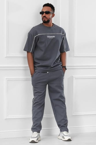 طقم رجالي صيفي كاجوال اوفر سايز مكون من تيشرت و بن...