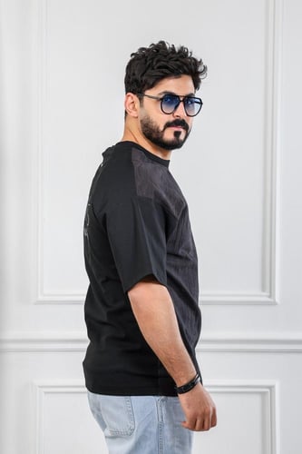 تيشرت رجالي بأكمام قصيرة وياقة دائرية مزين بطبعة W...