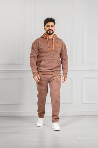 طقم رجالي شتوي دبل كاب فرو وطبعة كتابة كبيرة على ظ...