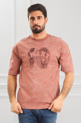 تيشرت رجالي أوفر سايز مغسول مزين بطبعة فريدة على ا...