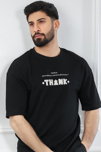 تيشرت رجالي أوفر سايز مزين بطبعة كتابية مميزة على...