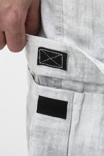 شورت رجالي مزود بجيوب