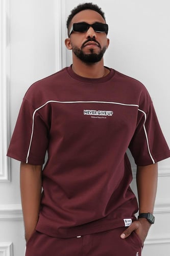 طقم رجالي صيفي كاجوال اوفر سايز مكون من تيشرت و بن...