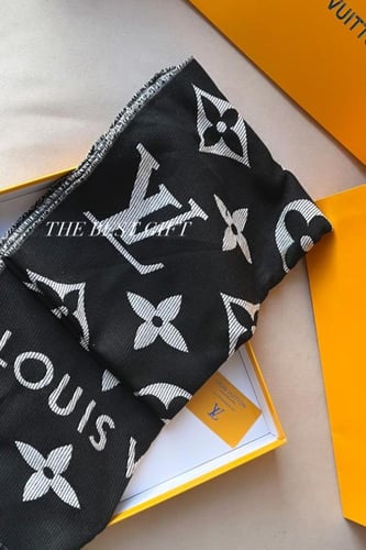 LV scarf