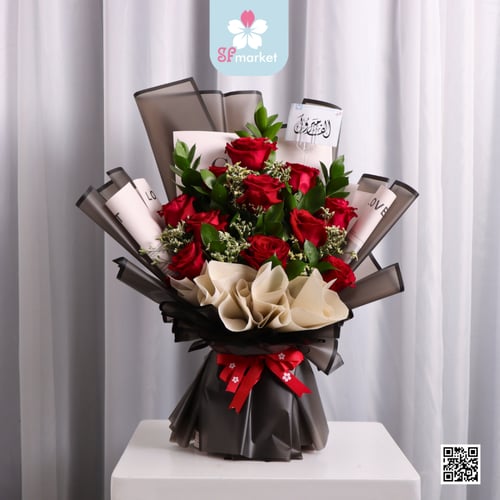 باقة ورد طبيعي تغليف اسود NF098