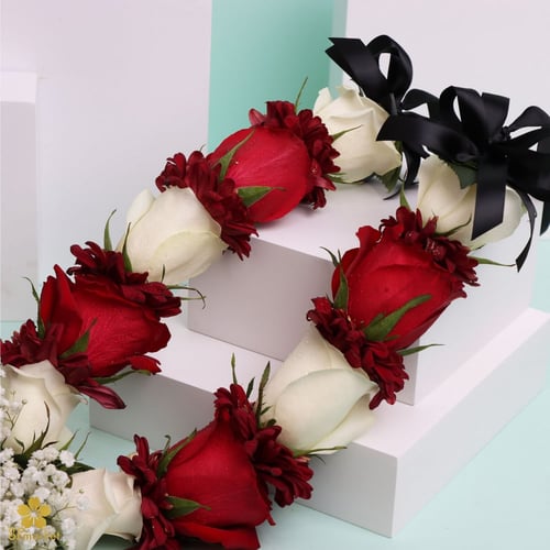 قلادة ورد طبيعي أحمر وأبيض مع كتابة الأسم Q014