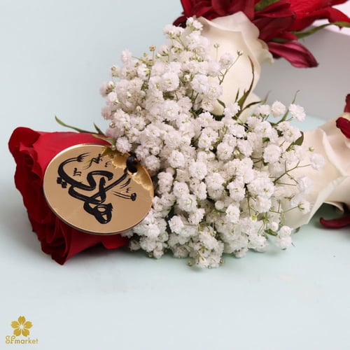 قلادة ورد طبيعي أحمر وأبيض مع كتابة الأسم Q014