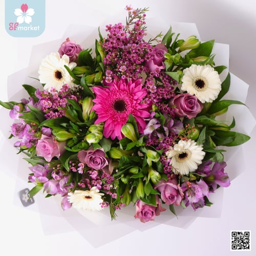 باقة ورد بنفسجية مع تغليف ابيض NF091