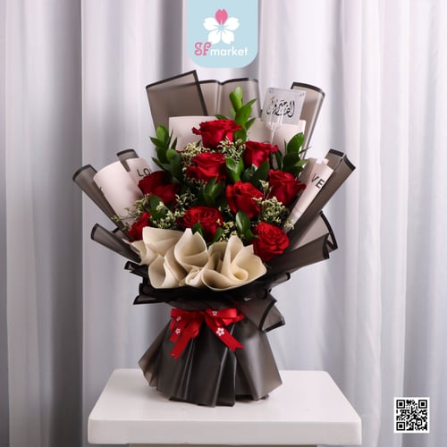 باقة ورد طبيعي تغليف اسود NF098